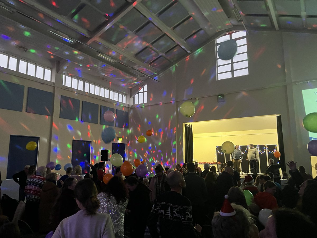 I don’t imagine too many Church services finish with balloons &amp; beach balls being thrown around but I’m all for it 🎈🎉<a href="/buckshawchurch/">BVC</a> #Christmaseve #bestgiftever