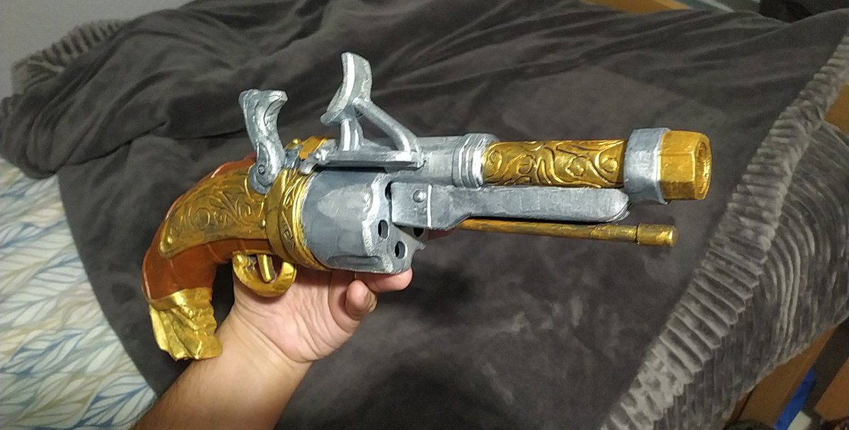 sgtgasmask's tweet photo. A gift for a friend. Finally able to show you this lil thing I made this weekend @Erinto_Art and I am quite proud for the amount of detail this lil thing has. Based on her design,made for her Magic the Ascension campaign. 

#prop #propmaking #propweapon⚠️ #foamsmith #ttrpg https://t.co/BLICFLXCpC