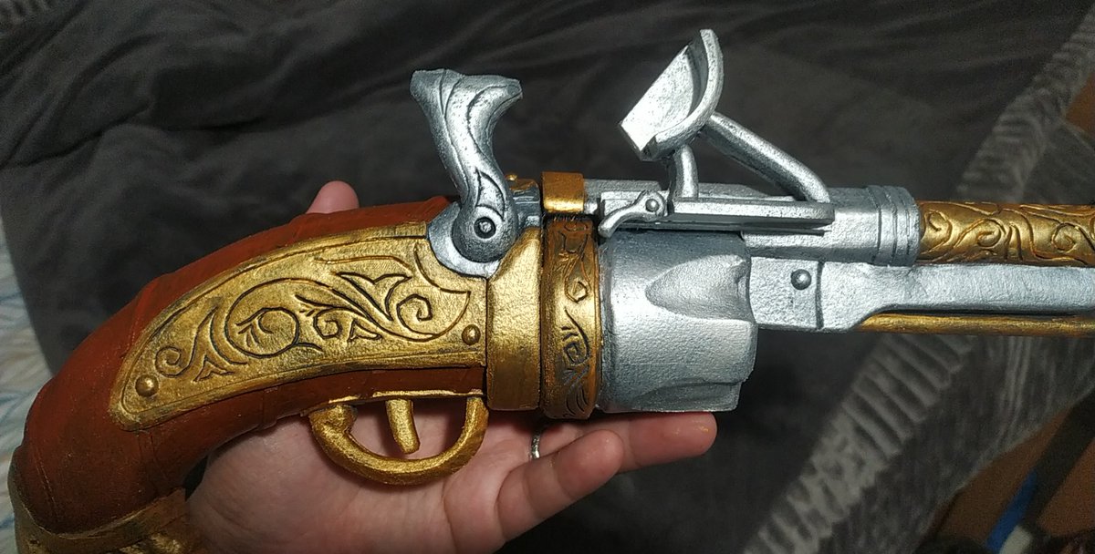 sgtgasmask's tweet photo. A gift for a friend. Finally able to show you this lil thing I made this weekend @Erinto_Art and I am quite proud for the amount of detail this lil thing has. Based on her design,made for her Magic the Ascension campaign. 

#prop #propmaking #propweapon⚠️ #foamsmith #ttrpg https://t.co/BLICFLXCpC