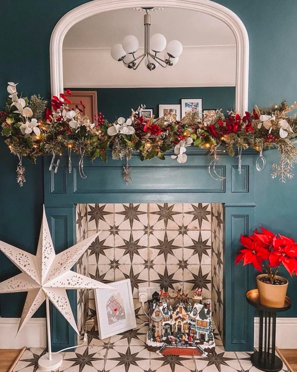 wallsandfloors's tweet image. Waiting patiently for Santa to come down the chimney 🎅🏼

Featuring ig harleyhousebythesea with Scintilla Black Star Pattern Tiles

Order a sample: wallsandfloors.co.uk/antiquity-scin…

#fireplacetiles #hearth #patterntiles