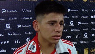 Mi familia: No te vayas tan rapido, quedate un rato con nosotros

Yo a las 00:01: