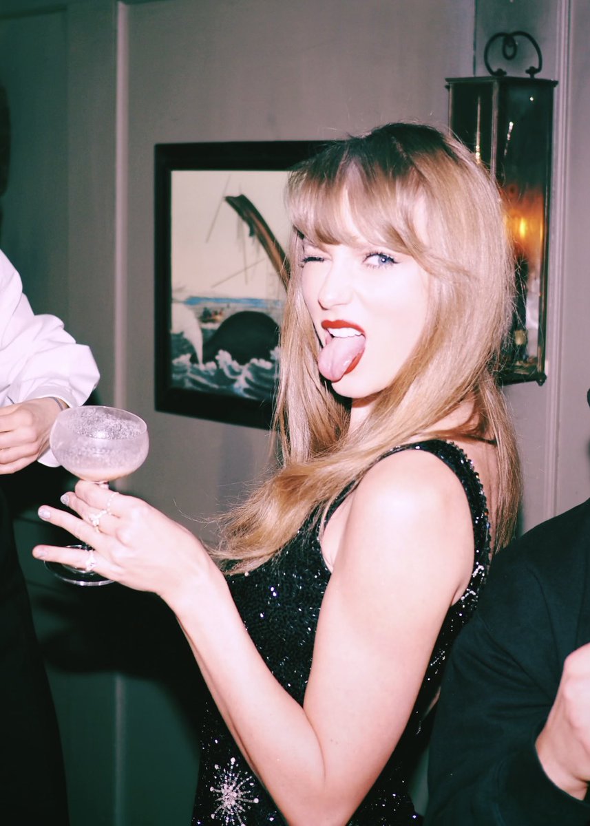 hourly taylor tweet media