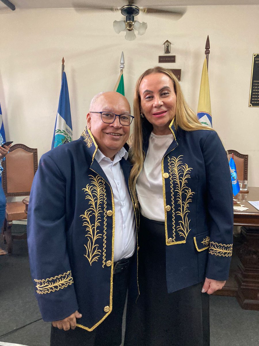 IlhaReporter's tweet photo. Luís Lomanth, CEO do Ilha Repórter toma posse na Academia de Letras do Estado do Rio de Janeiro (Aclerj) como membro vitalício, por força de sua expressão histórica, empossado na cadeira nº 1, sendo patroneado por Visconde de Araguaia, na condição de Acadêmico Efetivo – Imortal. https://t.co/wO7H3QsUvI