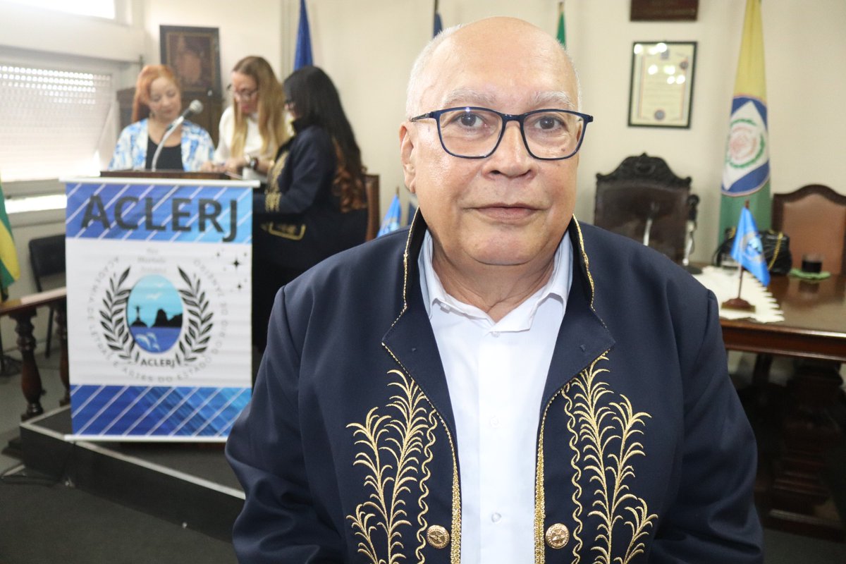 IlhaReporter's tweet photo. Luís Lomanth, CEO do Ilha Repórter toma posse na Academia de Letras do Estado do Rio de Janeiro (Aclerj) como membro vitalício, por força de sua expressão histórica, empossado na cadeira nº 1, sendo patroneado por Visconde de Araguaia, na condição de Acadêmico Efetivo – Imortal. https://t.co/wO7H3QsUvI