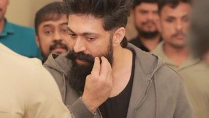 newottupdates's tweet photo. #ToxicTheMovie Became The Most Anticipated Movie Even Before The FIRST LOOK Release 🔥🔥🔥 

#BREAKING: #ToxicGlimpse with Release Date ANNOUNCEMENT Coming On JAN 8th 💥💥💥

#Yash | #Nayanthara | #KiaraAdvani | #GeetuMohandas

#Toxic
#YashBOSS𓃵
#Yash20
#KGFChapter3 https://t.co/mLkQEUhpj0