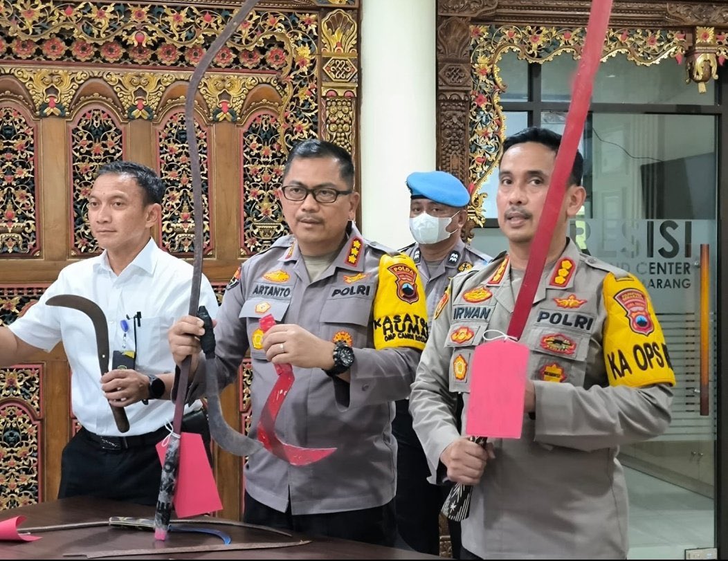 LexWu_13's tweet photo. Yg cuit humas poltabes semarang!
Apa gk kekonyolan?!
@tabes_semarang 
Lucu amat kalian.
Soal Gamma itu haox terbaik bukan?! https://t.co/8E3IvqMiKc