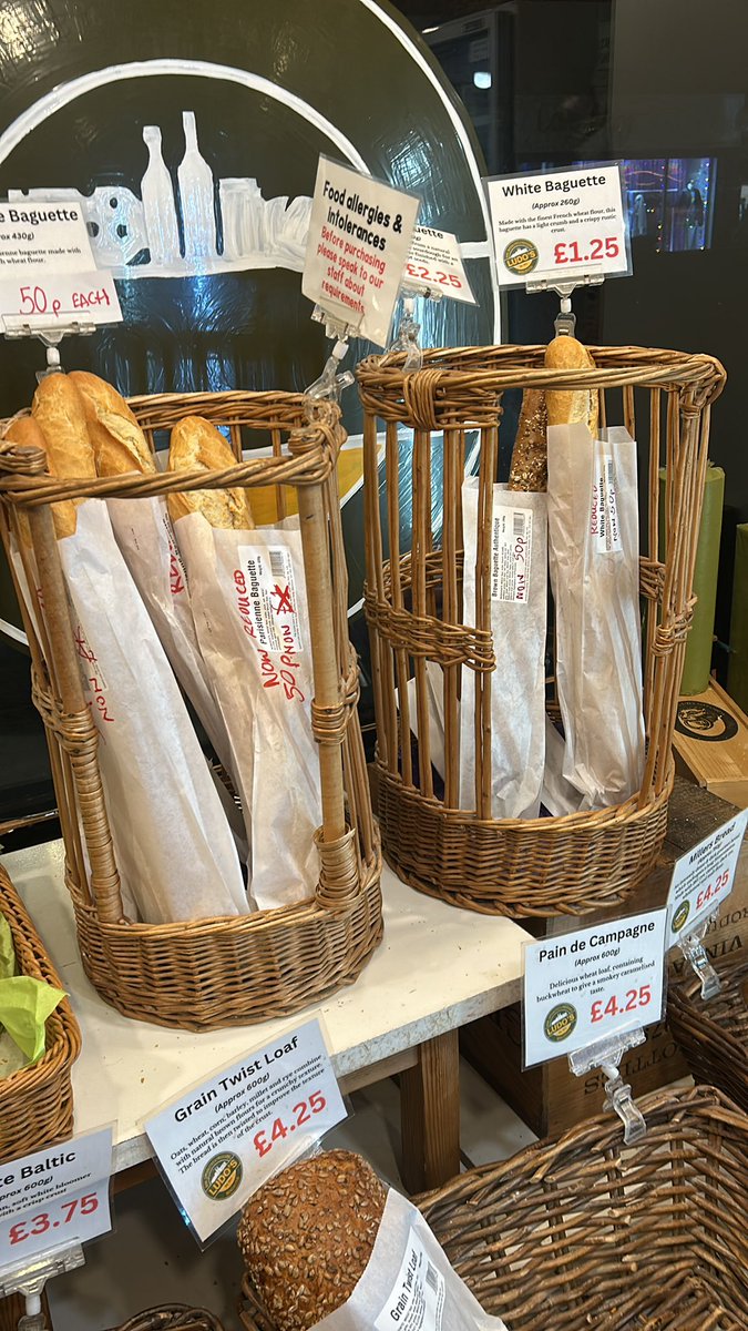 EpicerieLudo's tweet image. We are open until 7pm tonight. Still some baguettes.., so we’ve reduced them! Merry Christmas #Chorlton