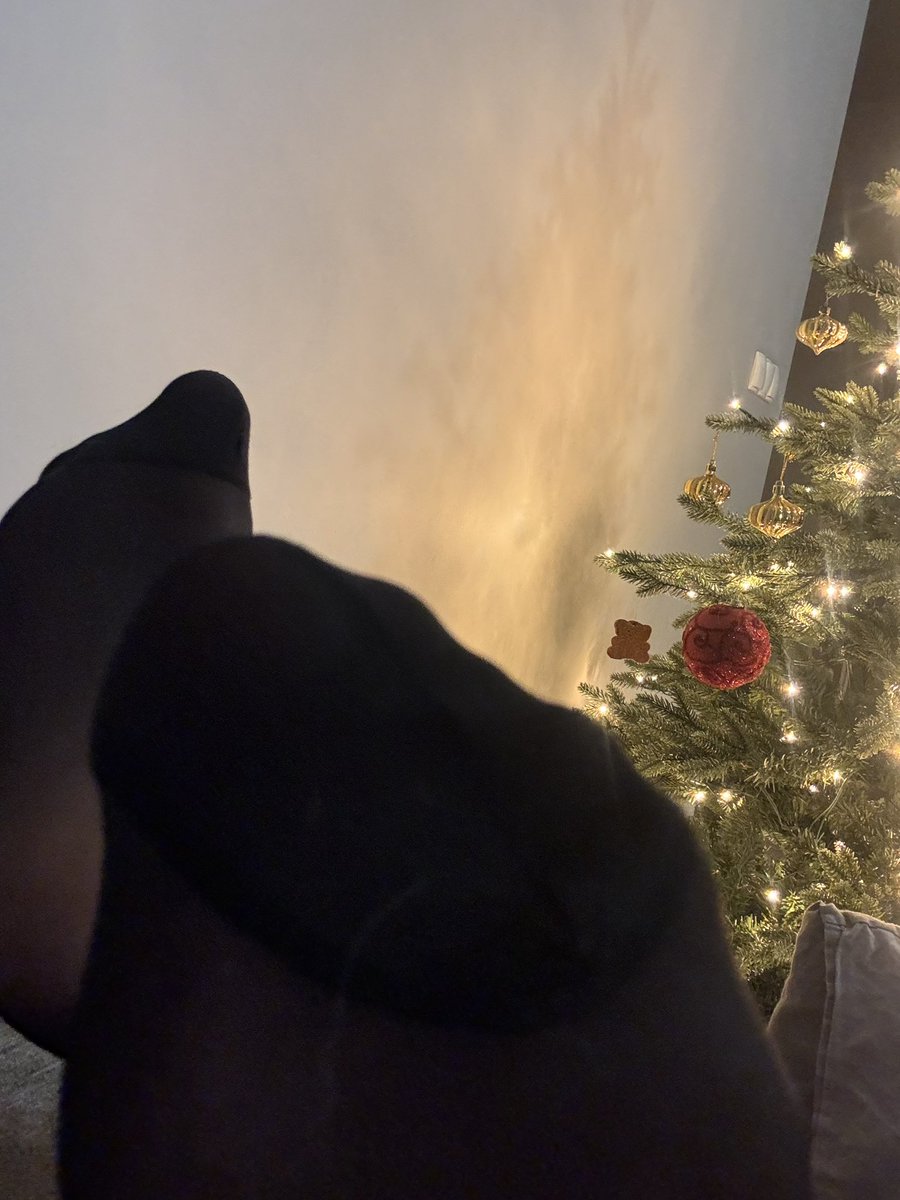 celiaqueenx's tweet photo. Gdzie moje pieski? Pani czeka przy choince. Pisz.
findom footfetish https://t.co/9mu980wl7q