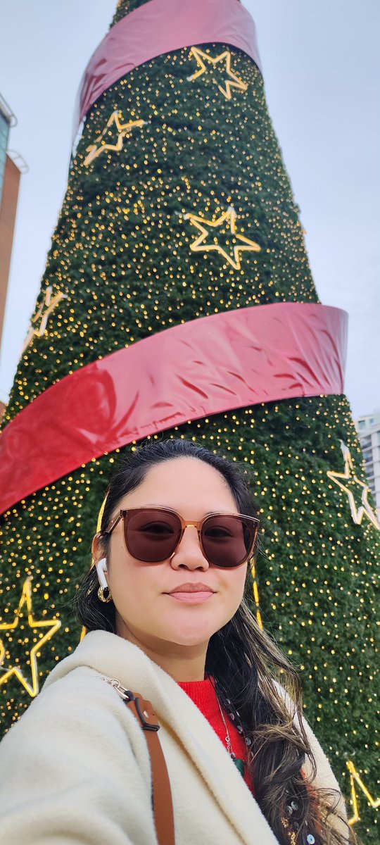 Good luck trying to get a deliveroo or Uber right now. Cooks and drivers also want a break too. Spare a thought! Merry Christmas 🎄🎁 May you have a wonderful time with loved ones, or even alone. May it be peace and tranquility for you this year.