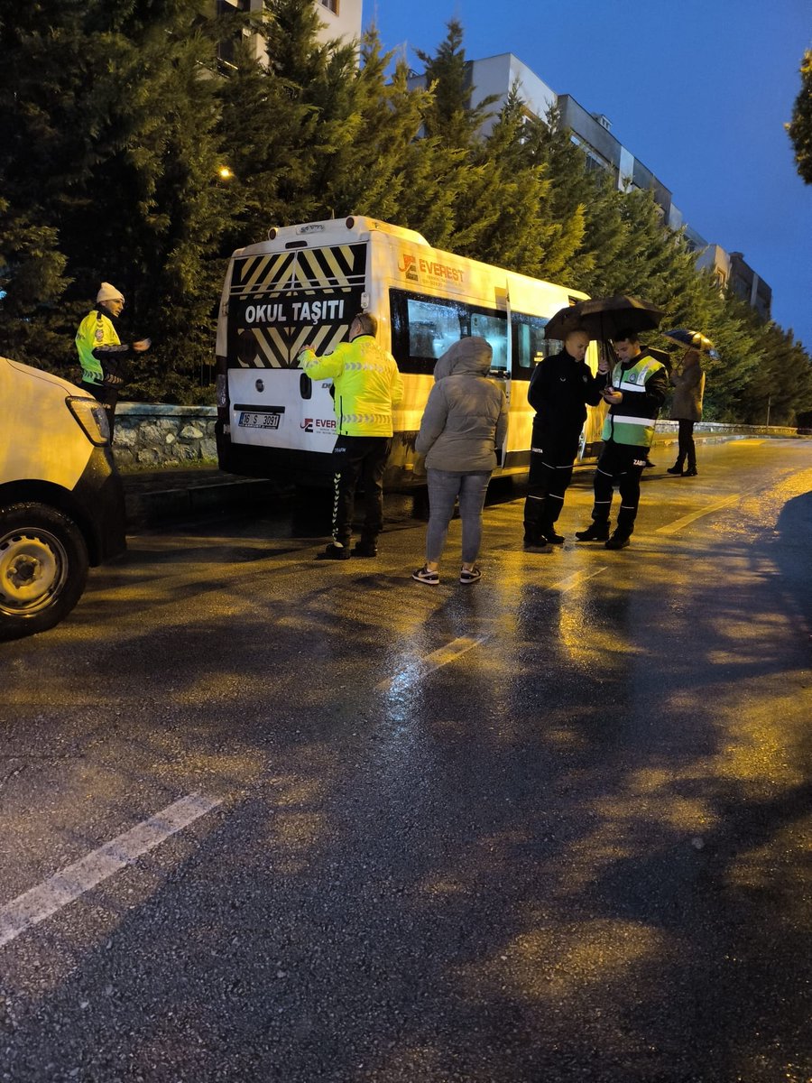PeyamiSOO's tweet photo. Yıldırım İlçe Milli Eğitim Müdürlüğü servis denetim komisyonu tarafından tüm okul servislerimiz denetlenmiştir.
@BayrakciKaan 
@bursailmem16 
@yildirimilcemem https://t.co/jpNcBngtxL
