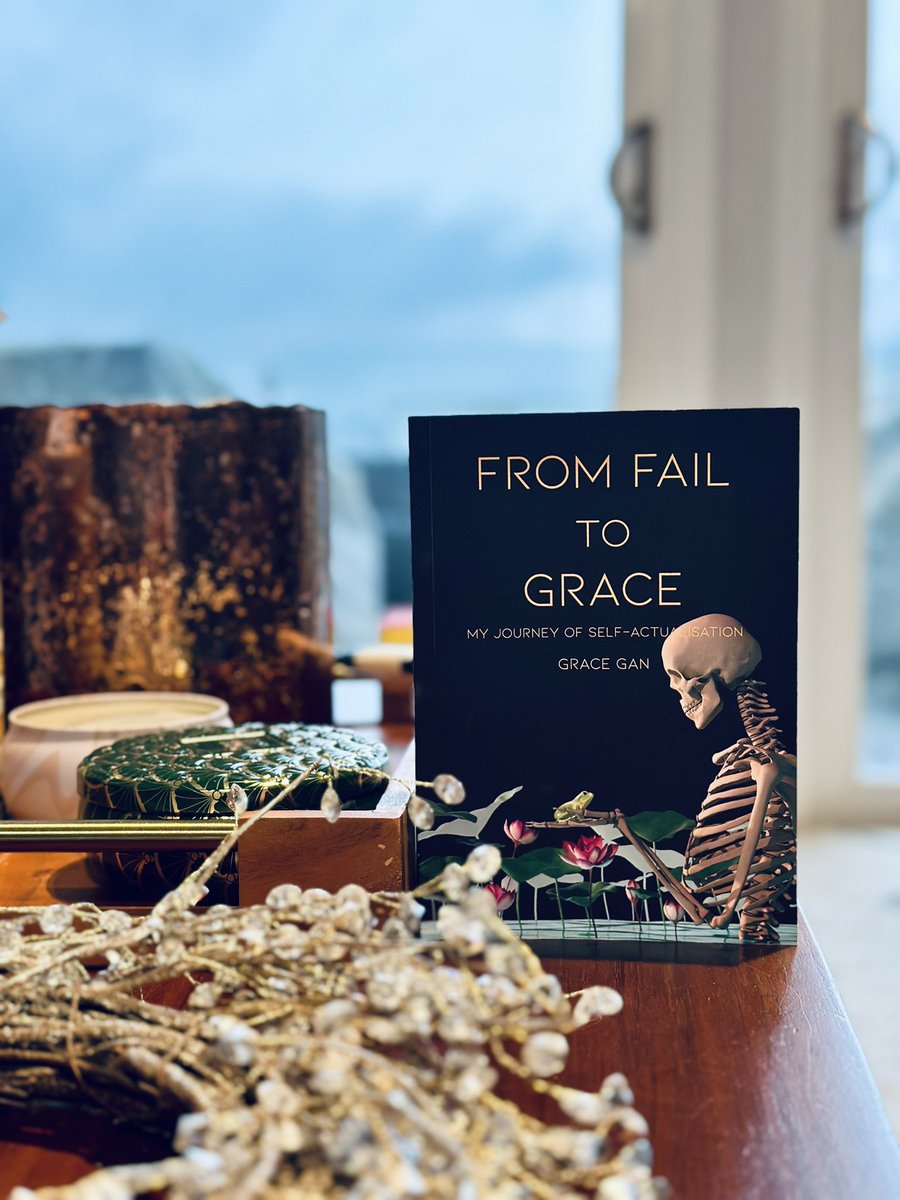gracegan7's tweet photo. Wishing you and your family a warm, loving and abundant one this year. Merry Christmas and a Happy New Year everyone! 🎄🤎✨ #fromfailtograce #memoir #selfhelp #thischristmas #happynewyear2025 https://t.co/yH6oQuPpYL