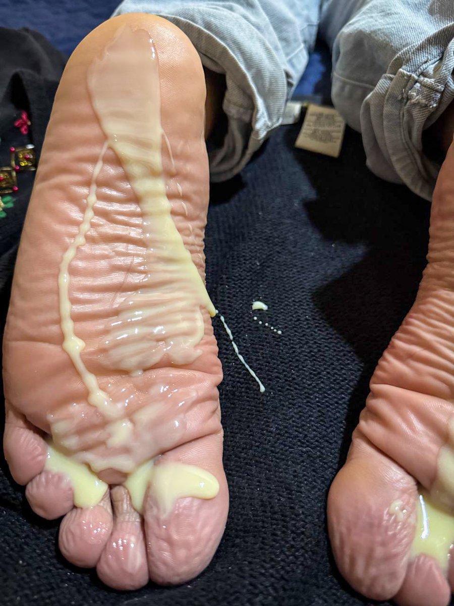 TigerFeet90's tweet photo. Worship time

 #feetworshi̇p #footfetısh #foodfeet #barefoot #eatingfoot #worshiptime #malefootlovers #feet #toes #beautiful #footfetishnation #foot #soles #prettyfeet https://t.co/IMEfFAabOR