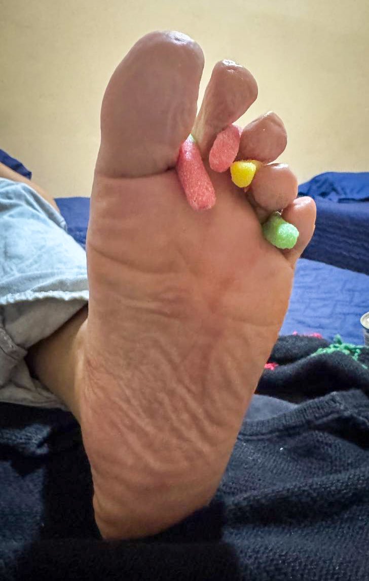 TigerFeet90's tweet photo. Worship time

 #feetworshi̇p #footfetısh #foodfeet #barefoot #eatingfoot #worshiptime #malefootlovers #feet #toes #beautiful #footfetishnation #foot #soles #prettyfeet https://t.co/IMEfFAabOR