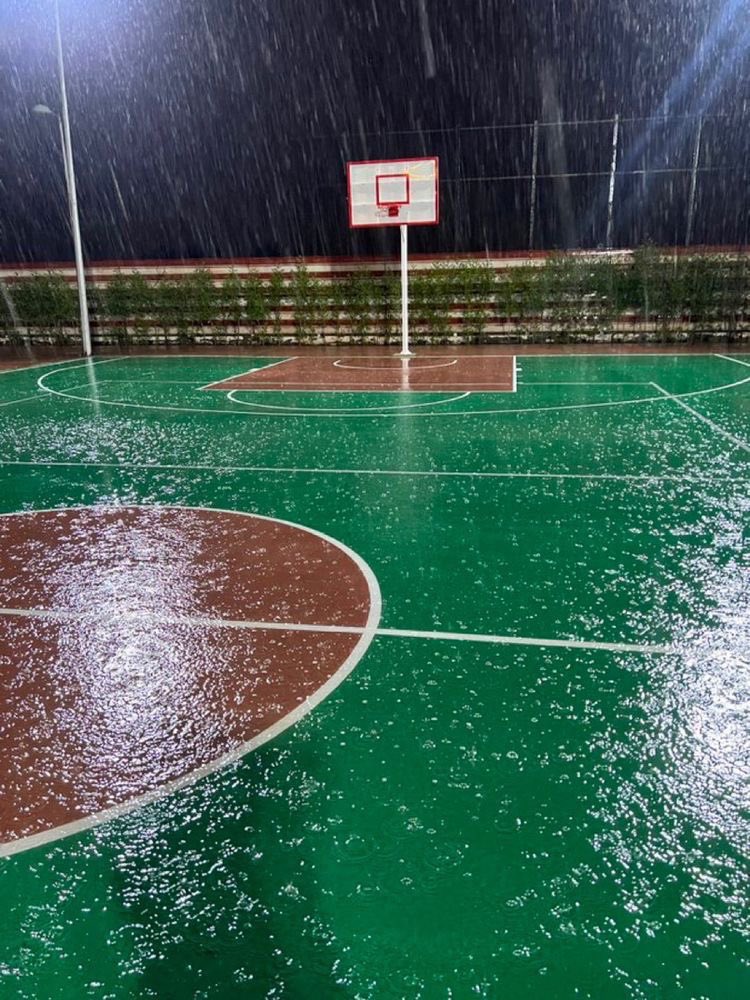 أنا وأنتِ
نلعب كورة تحت المطر 
It's a wish