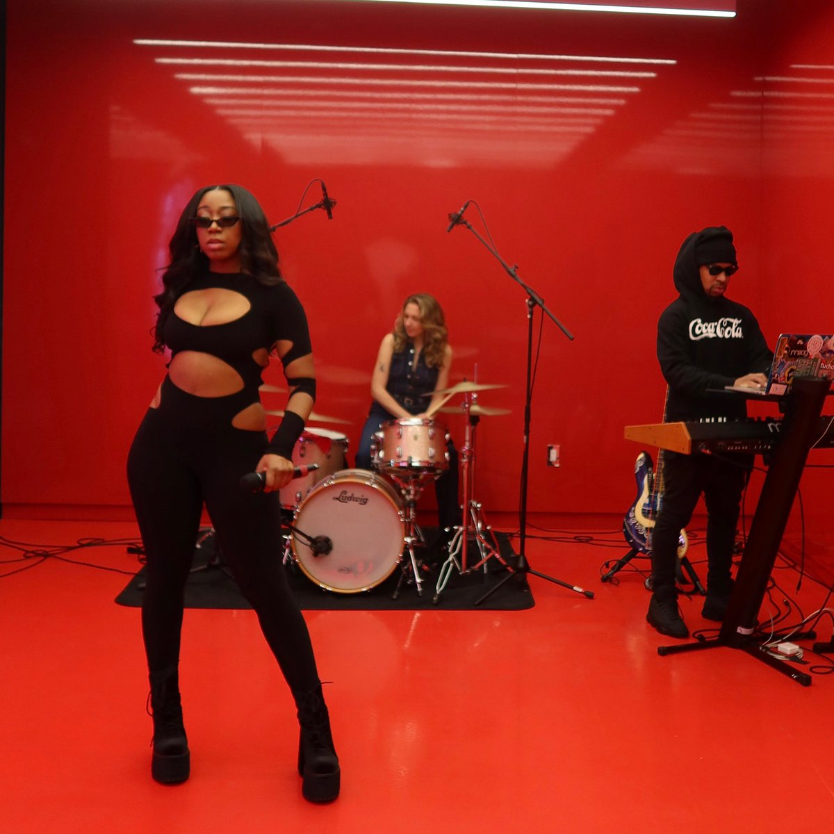 iKaylaStarr's tweet photo. My live performance at Coke Studio coming to you soon! Happy Holidays! ❤️🎄@CocaCola https://t.co/c3k7uzJOqc