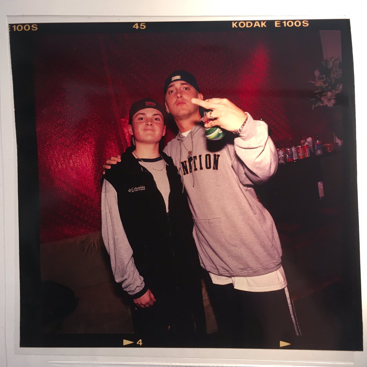 Ale_Ss_6170's tweet photo. Eminem photographed by Nina Roberts in Times Square, New York at MTV to appear on their program Total Request Live (TRL) on 25 May 2000 to celebrate the release of The Marshall Mathers LP

#TMMLP
#Eminem 
#MarshallMathers https://t.co/oLTGfJ1S8h