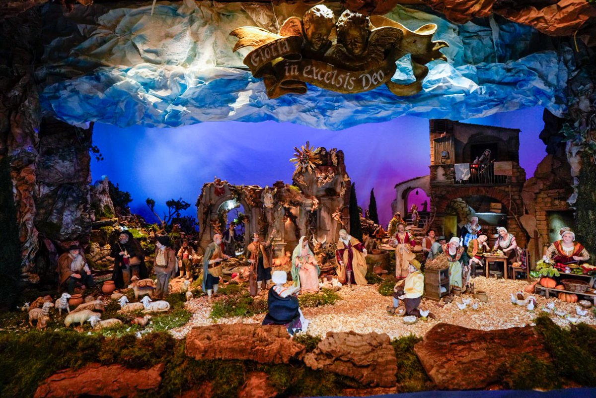 En cette veillée de #Noël, je souhaite un joyeux Noël à tous les chrétiens de France et d’ailleurs, avec une pensée particulière pour les chrétiens d’Orient. 

Un très joyeux Noël à toutes et à tous ! 🎄