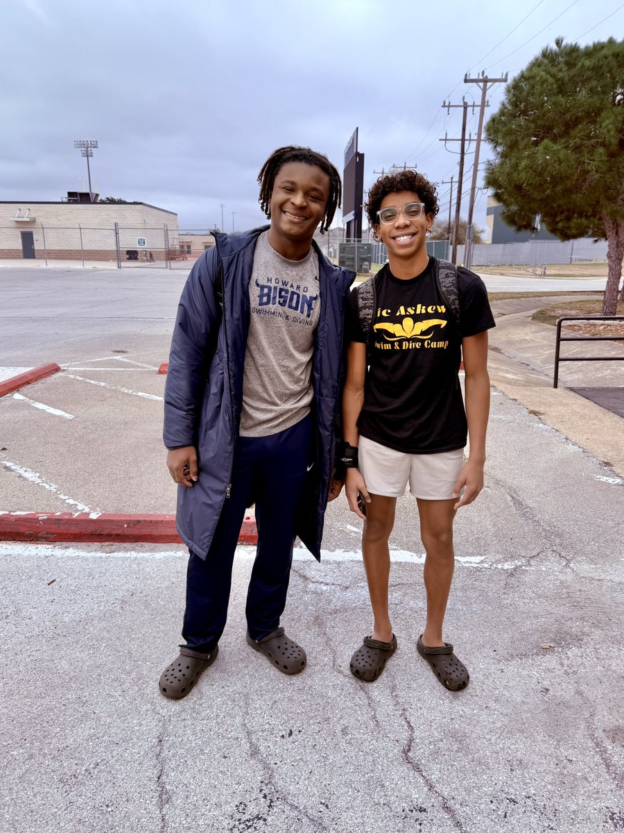 Got to train with my bro today for Christmas 🎄 #Dive #NoDaysOff #Bison <a href="/CoachNicAskew/">Nic Askew</a> <a href="/HUSwimming/">Howard U Swimming & Diving</a>