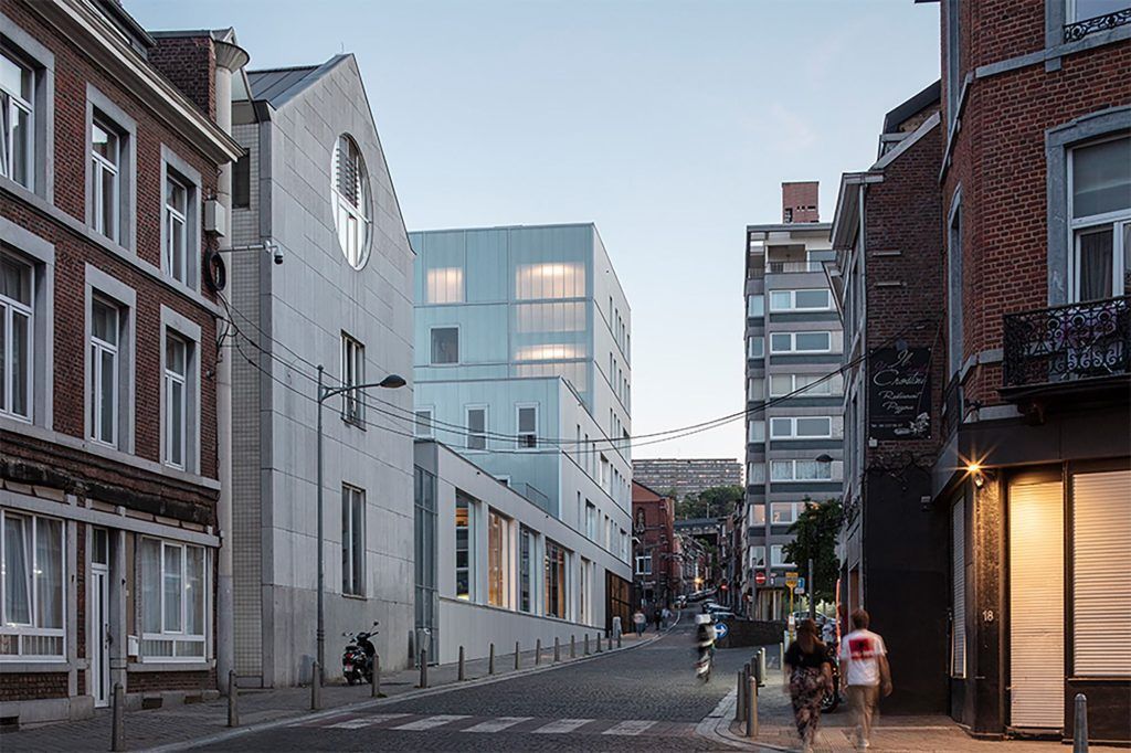 afasiaarq's tweet photo. #A229 https://t.co/oeMK3IBvlL | posted by afasia | daily entries on contemporary art and architecture #afasiaarchzine #afasiaarq |
Extension of a HEC building on the Louvrex site . Liège A229 . photos: © Tim Van de Velde . © Caroline Dethier Transpare… https://t.co/wT80XqLkYt