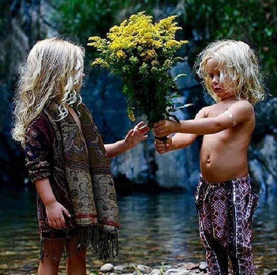 Yol yormuyorsa yoldaş`tan, 
Gönül incinmiyorsa yar'dandır
#GeceyeBirSöz