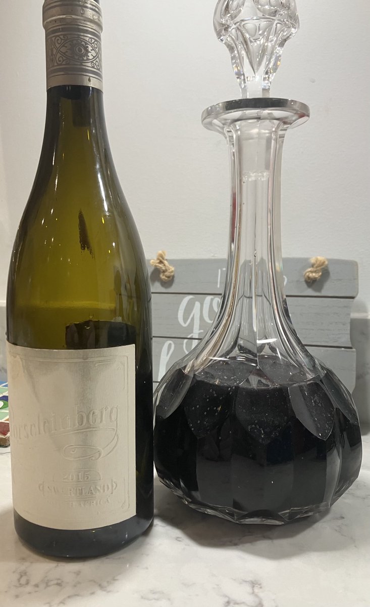Christmas Eve old would meets new world. Porseleinberg 2015 in 1850 decanter☺️. Superb expression of #Syrah   Lots of tapenade and cured bacon with white pepper. Long and satisfying mouthfeel and very long finish. Excellent start to the holidays