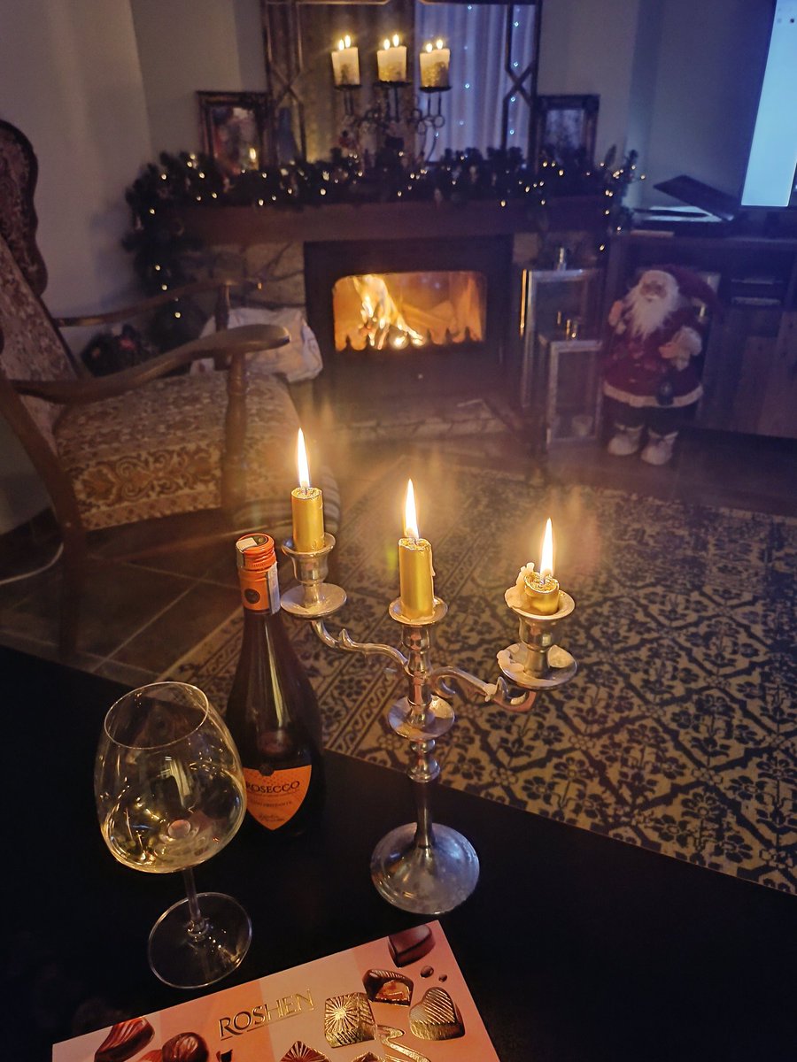 Весела Коледа! 🌟🌲
