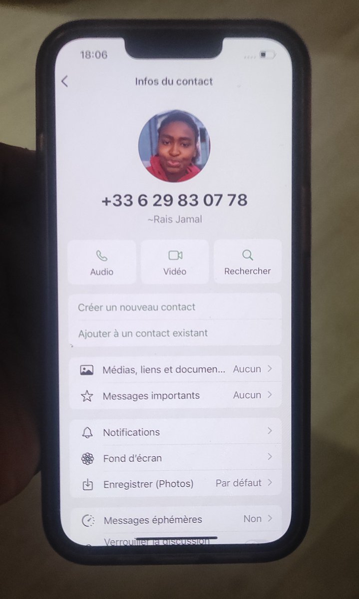 Mrsss_33's tweet photo. ⚠️ VINY MOMBIO LAISSE MOI TRANQUILLE ⚠️

Et au passage, je protège mon anonymat donc si l'un d'entre eux recommence à poster une photo de moi (alors que sur la photo je suis mineure) et SANS MON CONSENTEMENT je porte plainte. 

Quand on a un titre de séjour, on reste tranquille. https://t.co/tRkKr7Gxxm