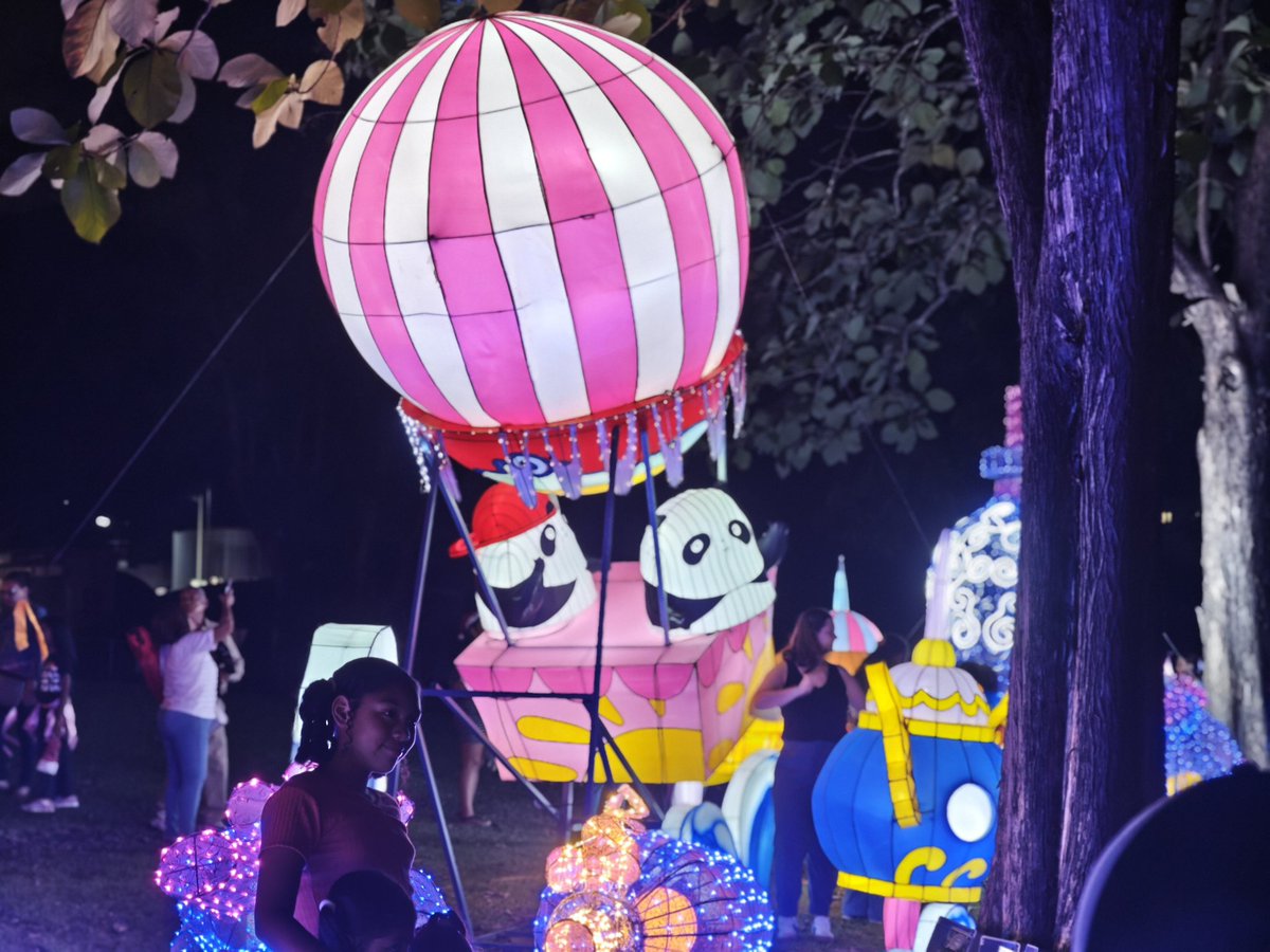 Zhang_Xi77's tweet photo. Esta Navidad puedes  ver estas preciosas linternas 🇨🇳 en 🇵🇦.  #ParqueOmar #FestivaldeLinternasChinas https://t.co/ObirU7mIhV