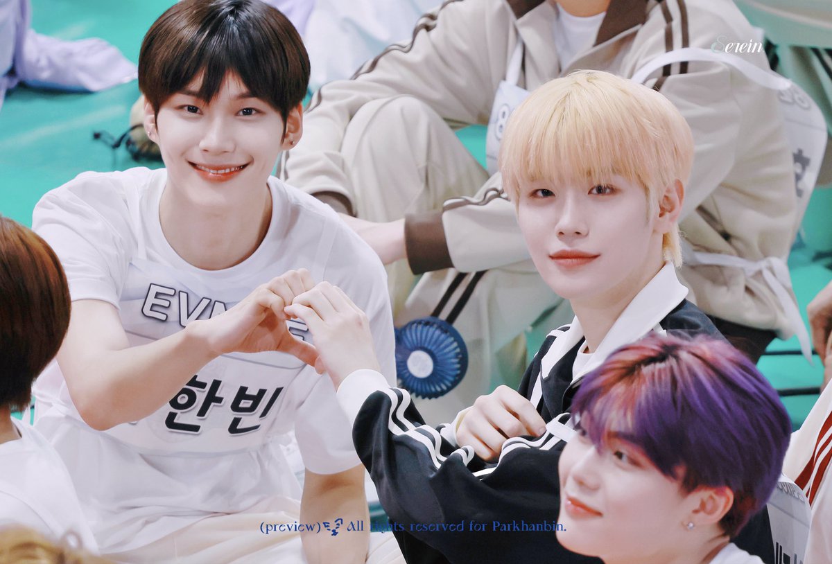wofnclf's tweet photo. 크리스마스니까 소원 하나 빌게요
ㅎㅎ제발…
걍 우연히 목격담이라도 썼으면.. https://t.co/7RrMVWOceo