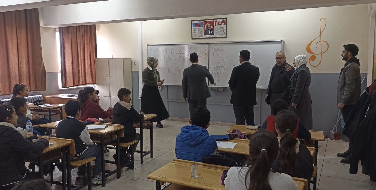 İlçe Milli Eğitim Müdürümüz Mustafa BOZGEYİK ve Şube Müdürlerimiz okulumuzu ziyaret edip öğretmen, öğrenci ve okul yöneticilerimizle bir araya geldiler. 
<a href="/Oguzeli_mem/">Oğuzeli İlçe Milli Eğitim Müdürlüğü</a> 
<a href="/Gaziantep_MEM/">Gaziantep İl Millî Eğitim Müdürlüğü</a>