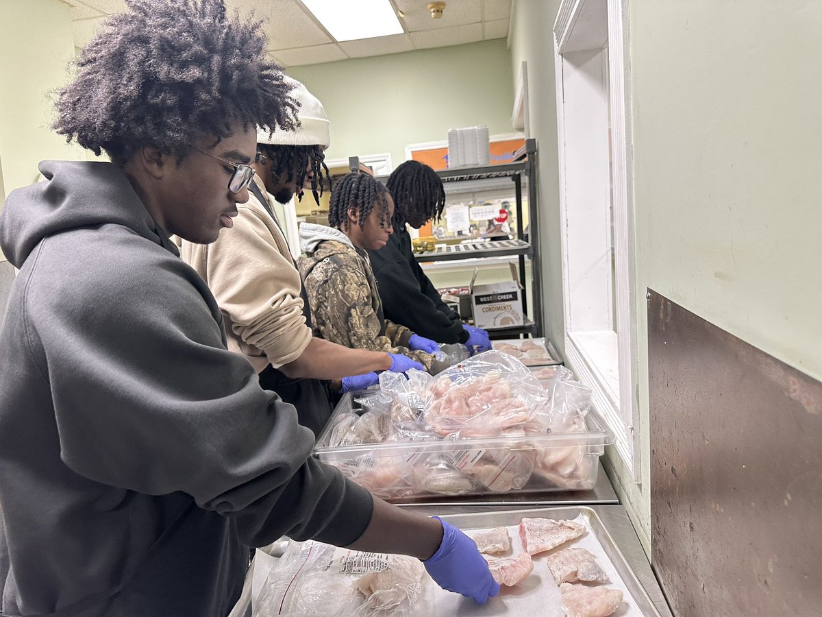 Wilson Tigers MBB (@_wilsonmbb) on Twitter photo Today, the team took teamwork off the court and into the community! ๐๐ We spent the day at The Manna House of Florence,SC. They boys helped prepare and serve meals to those in need. Giving back is just as important as working hard . <a href="/SCHSL/">SCHSL</a> <a href="/tigers_wilson/">Wilson Tigers Athletics</a> <a href="/SCBCA/">South Carolina Basketball Coaches Association</a> Today, the team took teamwork off the court and into the community! ๐๐ We spent the day at The Manna House of Florence,SC. They boys helped prepare and serve meals to those in need. Giving back is just as important as working hard . <a href="/SCHSL/">SCHSL</a> <a href="/tigers_wilson/">Wilson Tigers Athletics</a> <a href="/SCBCA/">South Carolina Basketball Coaches Association</a>