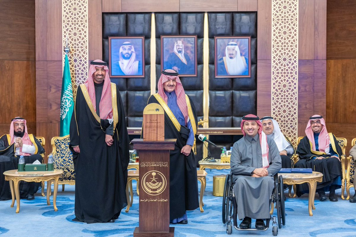 أتقدم بخالص الشكر والتقدير لسمو سيدي أمير المنطقة الشرقية صاحب السمو الملكي الأمير سعود بن نايف بن عبد العزيز "حفظه الله ".
و لمعالي وزير الموارد البشرية والتنمية الاجتماعية م. أحمد بن سليمان الراجحي .
وكل التقدير والاحترام لأخي أ.محمد السماري.
 على تقديرهم للجهود وتكريمهم لنا