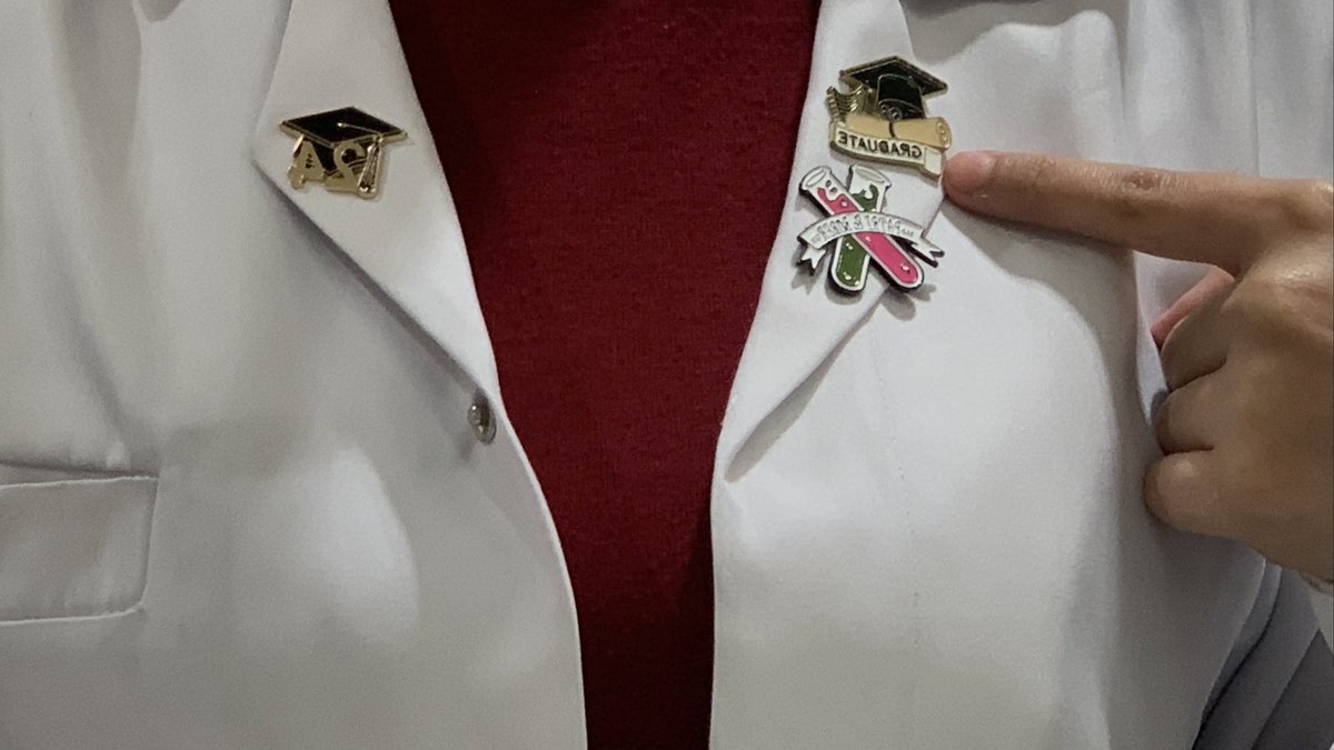 Reh_742's tweet photo. 6 out 6 ✅  officially I’m graduated 

اللهم لك الحمد هذا من فضل ربي اللهم اجعلني مصدر فخر لوالدي❤️❤️❤️❤️

إلى هنا علقتها فوق معلاق ورميت باقي ذكرياتك خلافي لا دمعة راقت ولا خاطر ضاق 🎓❤️ https://t.co/KAHW8zOgew