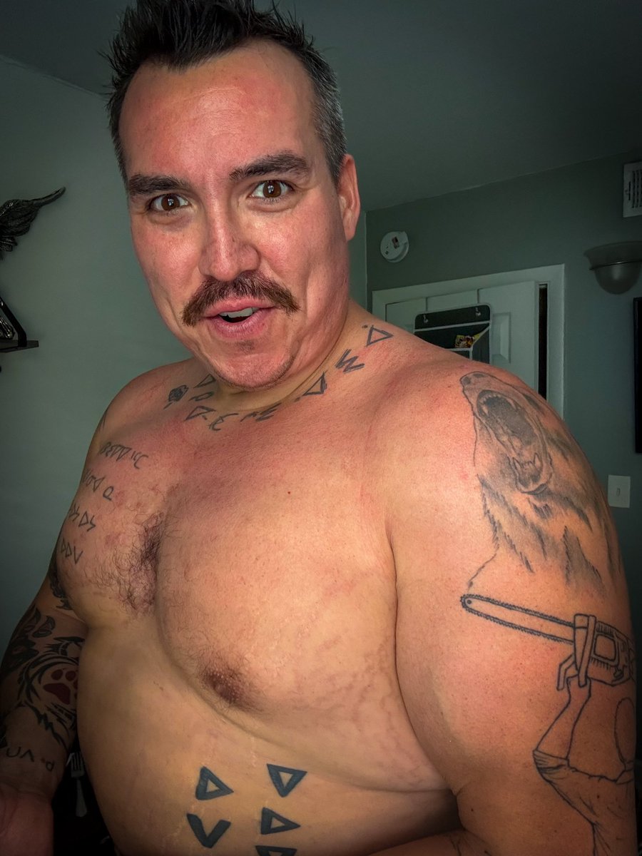 ContentCowboi's tweet photo. Killer Chest &amp; Tri, Xmas Eve workout 🏋️ #chestday #gay #xmaseve #werkout #gaymuscle https://t.co/dZd0YuXSBs