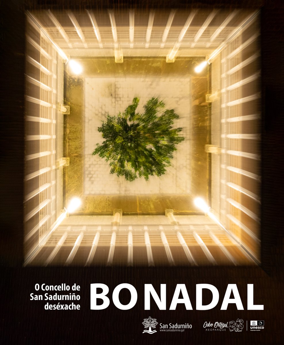 Desexámosvos que pasedes unhas festas marabillosas na compaña da familia e das vosas amizades. E tamén que vos veña un 2025 moi venturoso. (Foto: Imaxe cenital de longa exposicion do patio interior e da galería da Casa do Concello de San Sadurniño)