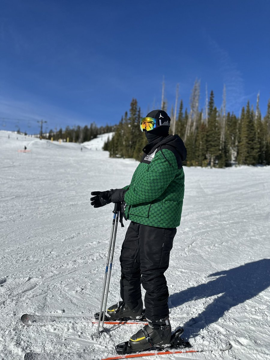 Jose17ortiz's tweet photo. Went skiing up in the slopes 🏔️ https://t.co/qCeDgRwRAu