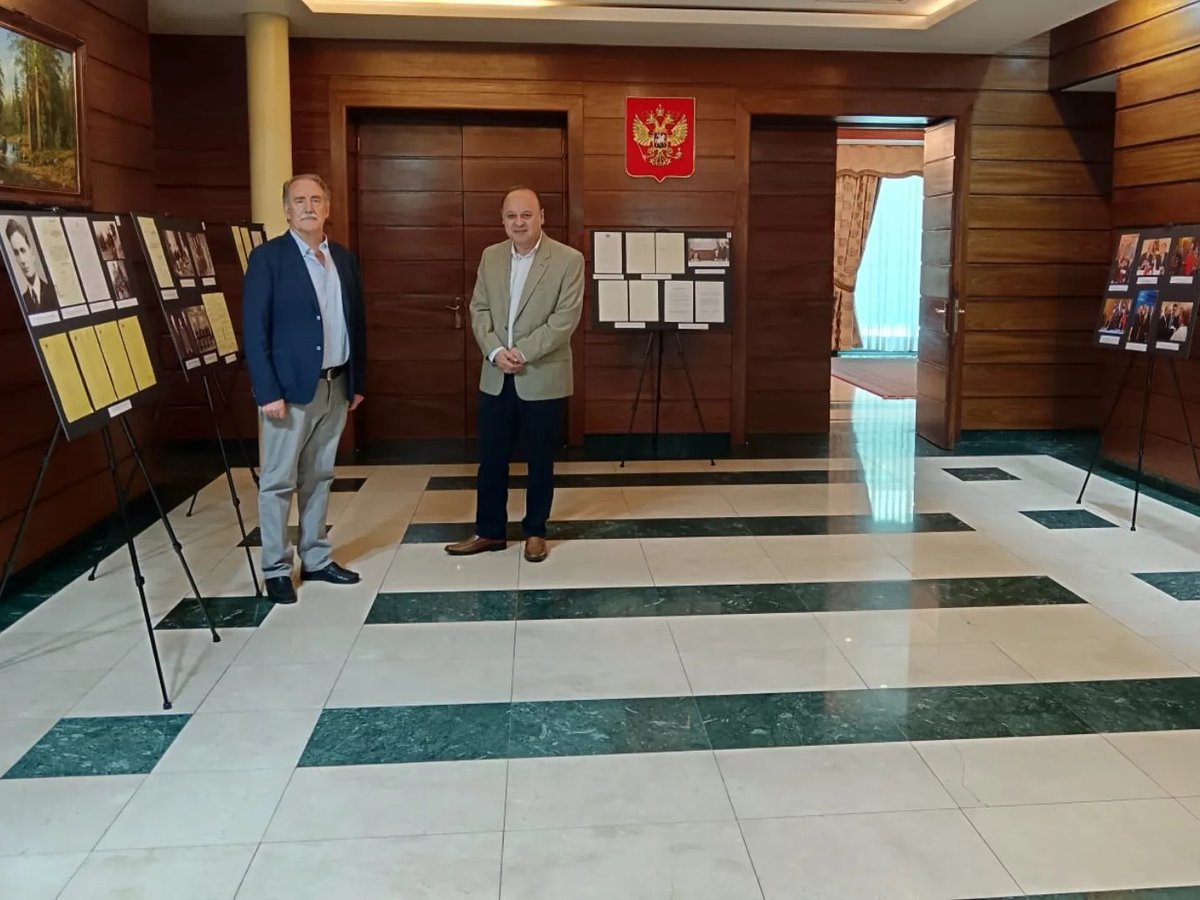 En el 80 #Aniversario de las relaciones diplomáticas entre #Chile y #Rusia, Eduardo Artés candidato presidencial de la #izquierda chilena, el Embajador de la #FederaciónRusa agradeció la visita y el intercambio de opiniones sobre asuntos de interés de ambos países.