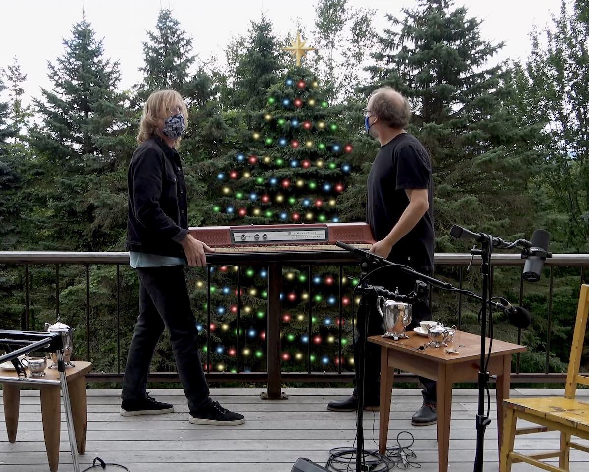 12/24 #phish #TIPH Christmas Eve edition: Page &amp; Trey ‘December’ stream (20).