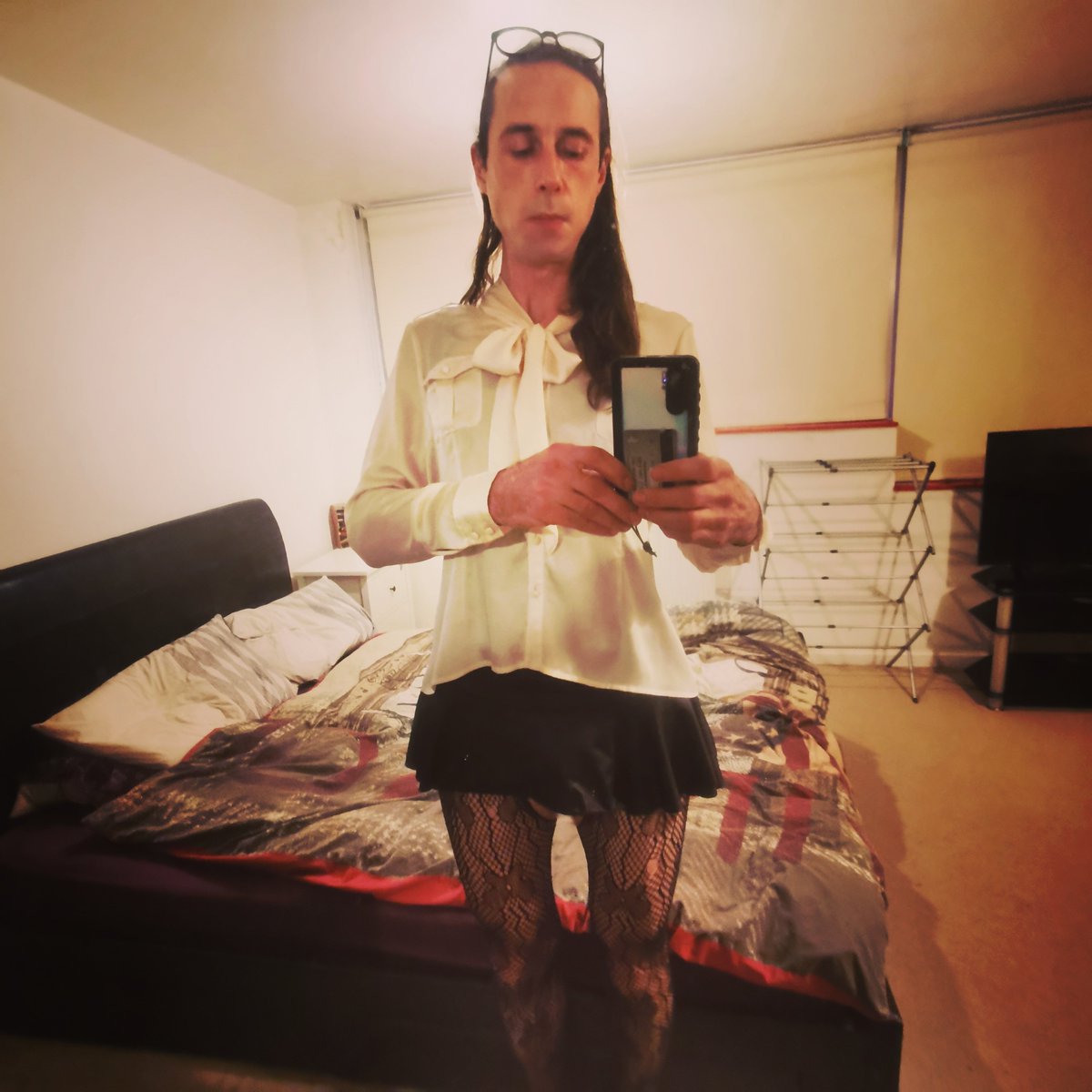 holdthepoo's tweet photo. How do I look. https://t.co/2qVEvPKFCX
