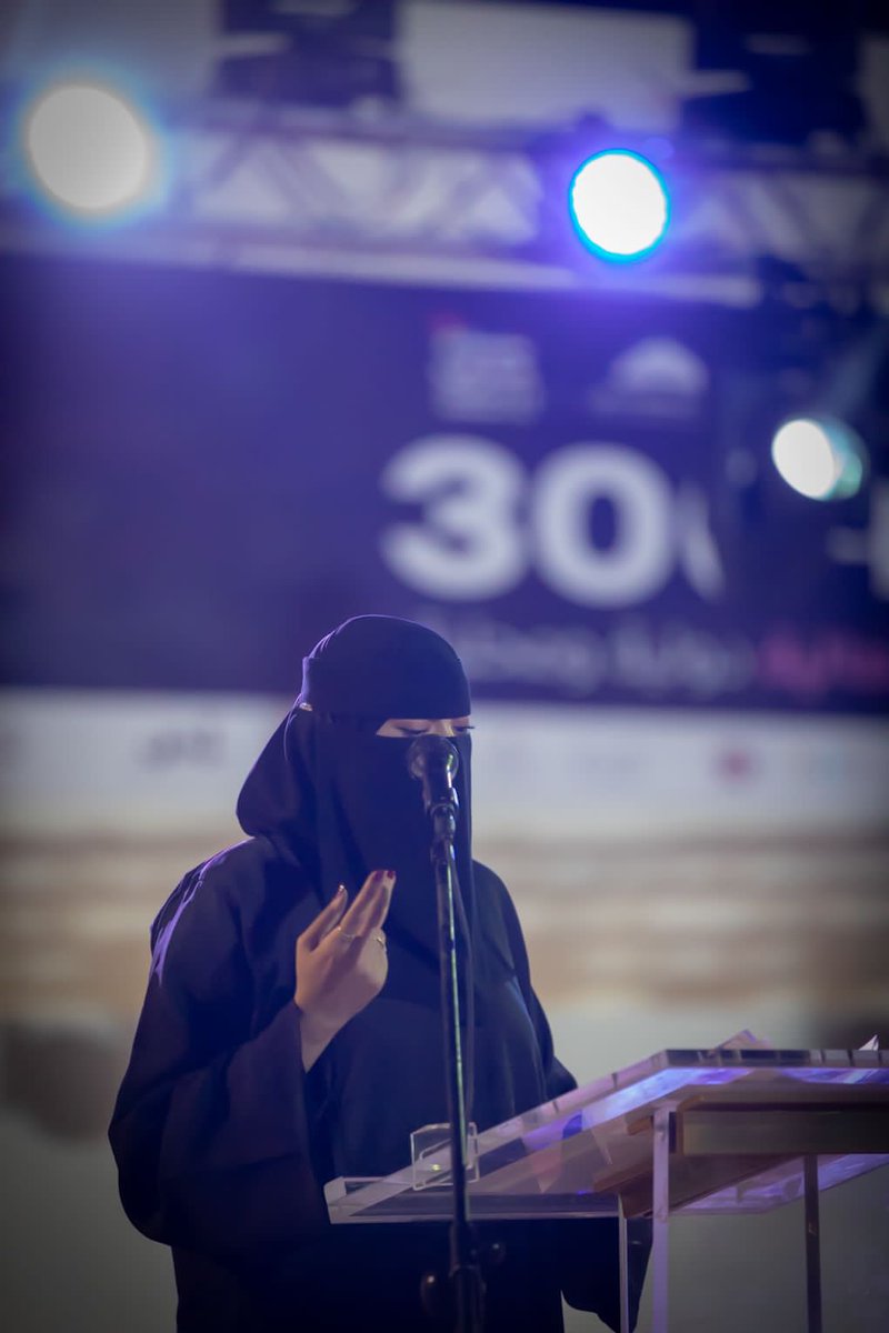 3waji2mal1's tweet photo. يغمرني شعور الفخر في كل مرة اعتلي المنصة، استشعر فيهاكيف كان الحلم واقعا يُعاش و يُقاس بكل الأوصاف قيل لي"ابدعت،ابدعت"بتكرارها من صاحب سعادة وكيل المحافظ كانت بمثابة وسام فخر؛لإكمال مسيرة حافلة مكللة بالدهشة لنكون صوت وحرف الوطن النابض باعتزاز يقدر
شكرا
@OmrainArishi
#استلهام_امل https://t.co/oX5Fi33dOy