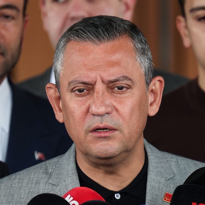 Uzaktan8138's tweet photo. Top sende!! 
Dar etmeni bekliyoruz.. 
@eczozgurozel https://t.co/QEFSEAMSME