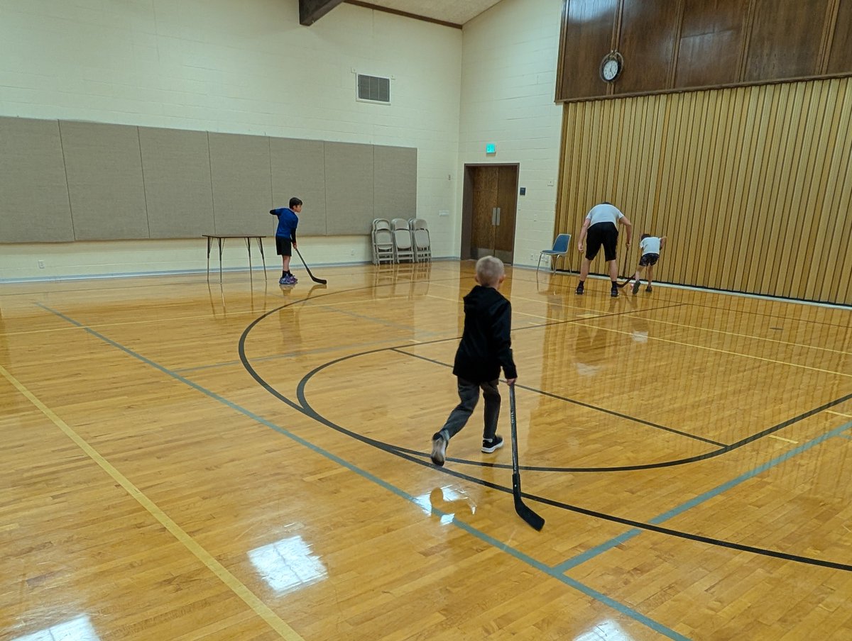 zc_lamb's tweet photo. Played a little Christmas Eve street hockey. We had "Vejmelka", "Guenther", and "Cooley" playing against Uncle @pjlamb12

@utahhockeyclub https://t.co/0HdhNHMsUw