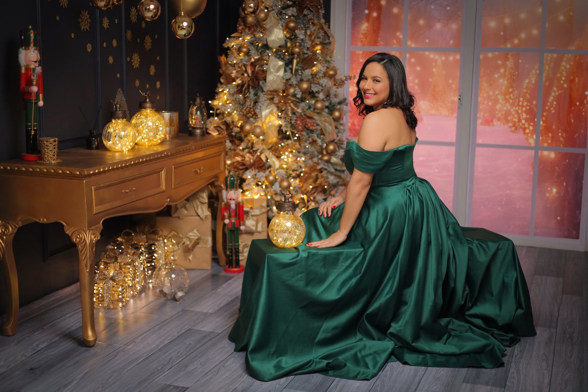 En esta Nochebuena, deseo que tu corazón se llene de amor, bondad y gratitud. Que cada momento con tus seres queridos esté lleno de calidez y que cada abrazo y sonrisa celebren la belleza de estar juntos. ¡Felices fiestas! 🌟❤️ #Nochebuena