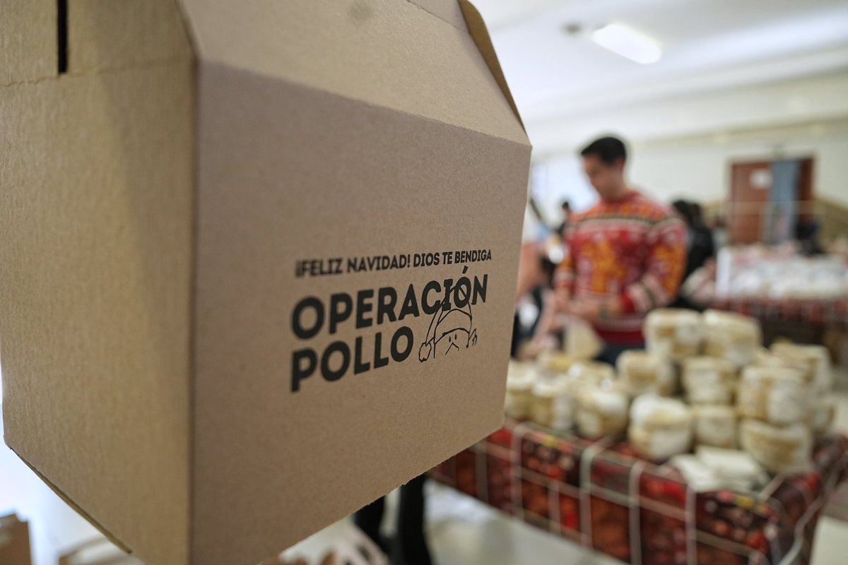 FeliFerMacias's tweet photo. ¡Muchas felicidades a todo el equipo de #OperaciónPollo por llevar alegría a quien más lo necesita!

Una vez más, muchas gracias por invitarme a apoyarlos en esta causa. https://t.co/ghMeKP5604