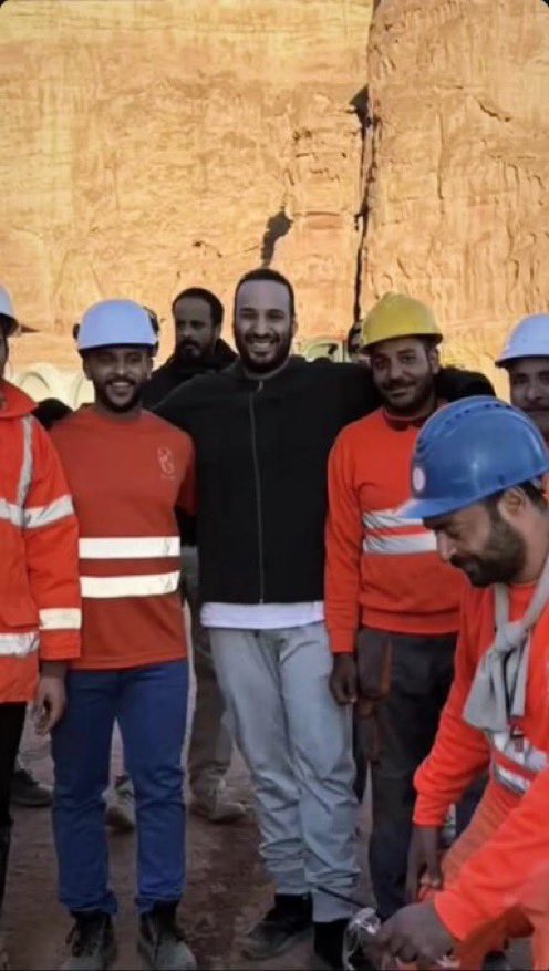 arw_eng's tweet photo. MBS with Engineers!🤍 https://t.co/JJDGIhVqkt