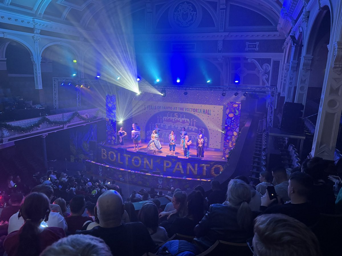 GarethRyder1's tweet photo. A genuine treat #boltonpanto https://t.co/rfBZQRMH9g