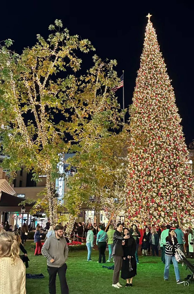 IrynaMunkinatay's tweet image. The countdown to 2025 is on! 🎆🎉 Irvine Spectrum is ready to ring in the new year with style. #NewYearVibes #IrvineSpectrum