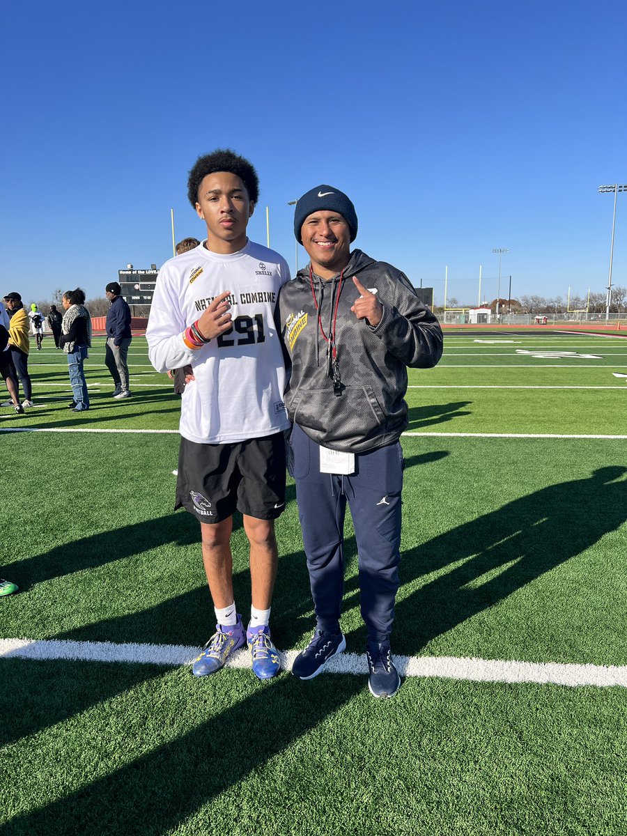 DariusCarterr's tweet photo. Had an amazing time at the @USArmyBowl I’m grateful that I was able to showcase my talent and definitely made my name known out there in Texas @GregCooperUSA @Coach_Gonzales @JeffHecklinski @CoachMcCannERT @MonteGreen_ @StewartJamael @SDSports @RivalsWardlaw @LouatTheState @Coach_AcWhaley @RidgeViewF_Ball