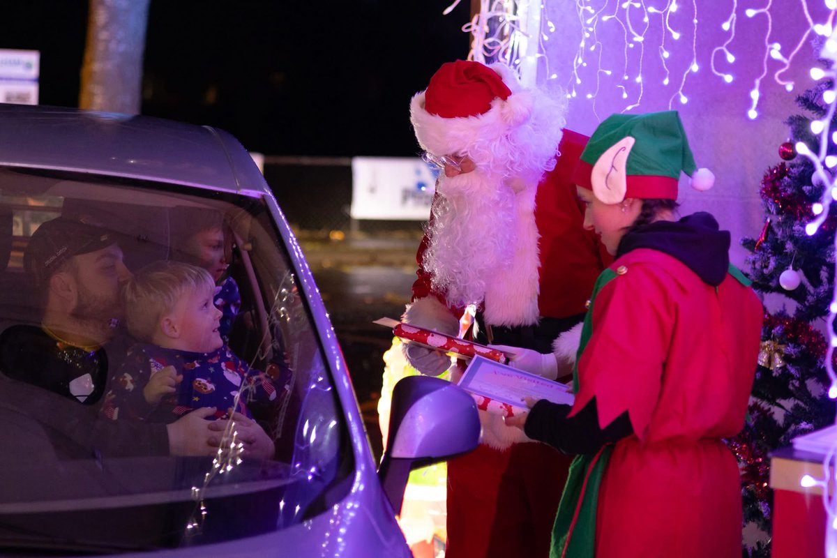 BlairgowrieSFRS's tweet image. THANK YOU 👏🎅🏻

🚗 159 cars came along 
🎁 300 Santa certificates
🍬 350 gifts from Santa
💰£850 raised for the Fire Fighters Charity 

Thank you to everyone who came along last night and made it such a magical evening for everyone involved ✨