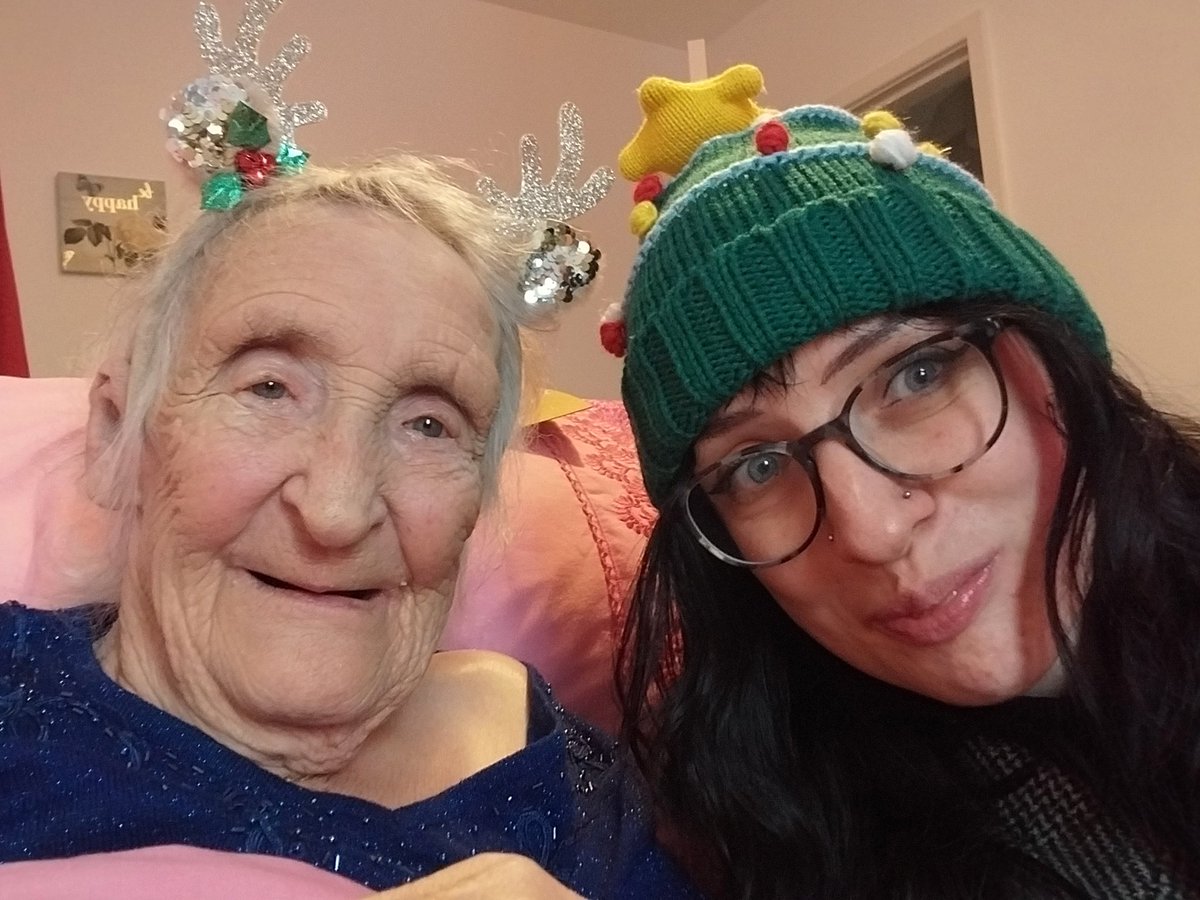 KateLiddane's tweet photo. Merry Christmas from my lovely nan and I 🎄she's always ready to do her best goblin face ✨️ https://t.co/1jyN4Nh4Pv